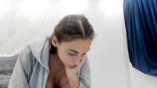 MariLuxe - Porn Video [Myfreecams]: naked beauty, voluptuous décolletage, breathtaking figure