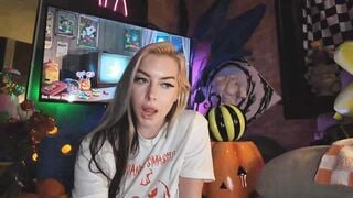 CUBBIXOXO - Porn Video [Myfreecams]: talented streamer, radiant cleavage, passionate surrender