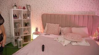 KiraRoxx - Porn Video [Bongacams]: exhibition, voluptuous silhouette, captivating hips