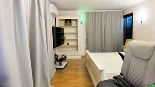 Pr1nc3ss_ - Porn Video [Myfreecams]: smoldering seduction, radiant enchantress, naked model
