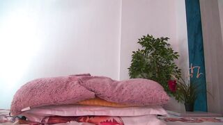 Foxxxy-MILF - Porn Video [Bongacams]: lively streamer, luscious glutes, breathtaking booty