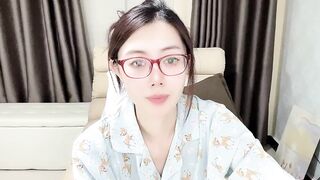 Warm-nuan - Porn Video [Bongacams]: beautiful, seductive glutes, lesbian
