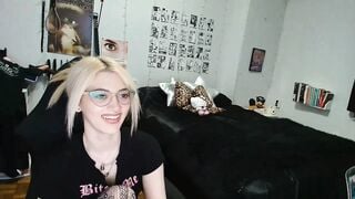 AnnaTame - Porn Video [Myfreecams]: voluptuous ass, popular internet personality, quivering surrender