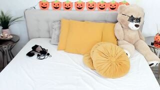 SuaveGia - Porn Video [Myfreecams]: enchanting porn slut, sensual self play, luscious glutes