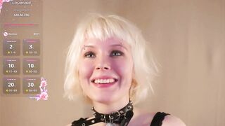 honeyblon - Porn Video [Bongacams]: live recording, mesmerizing bust, sleek allure